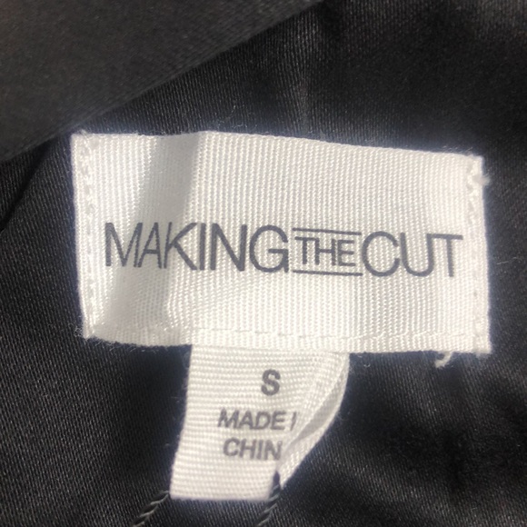 Making the Cut Women’s Standard Ruffle Sleeveless Top - Picture 7 of 10